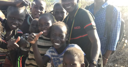 Kinderen en leraren in het vluchtelingenkamp van Kakuma